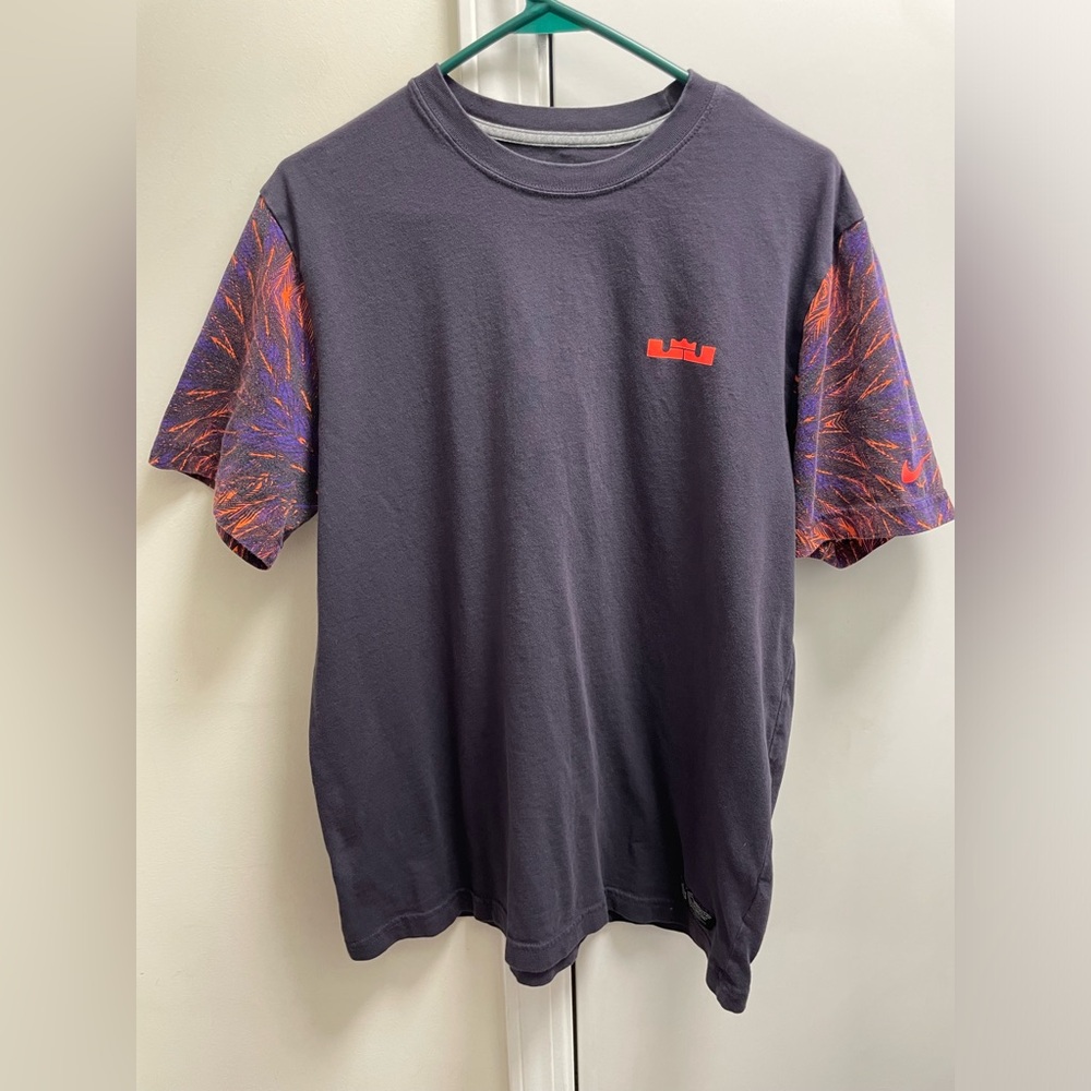 Mens Nike LeBron James LBJ Blue Orange Purple T-Shirt Large